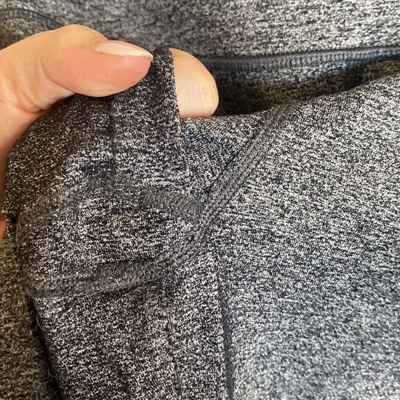 Victoria's Secret- Knockout Capri in Marled marled grey/black-Size medium - Picture 4 of 11